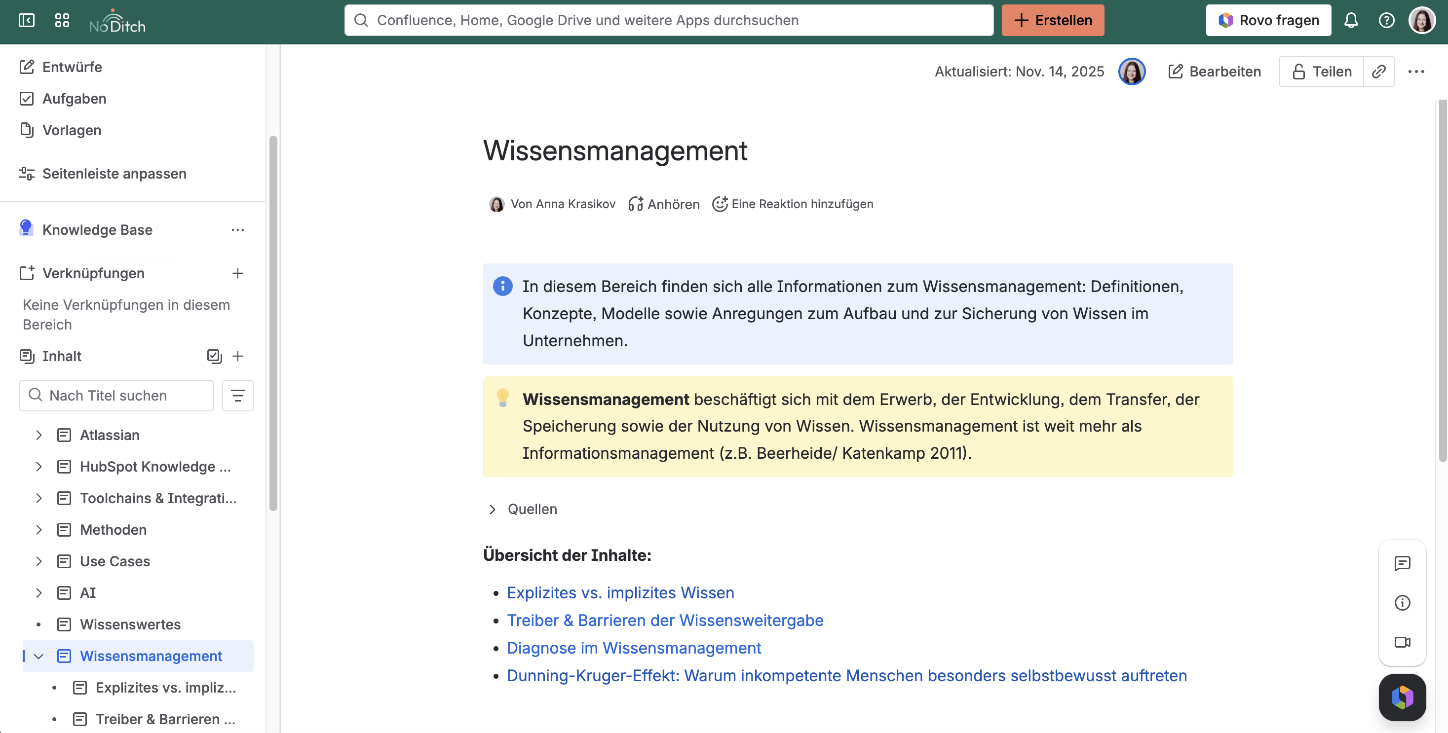 Screenshot einer internen Wissensdatenbank in Confluence mit Kategorienstruktur in der Seitenleiste und einer strukturierten Einstiegsseite zum Thema Wissensmanagement.